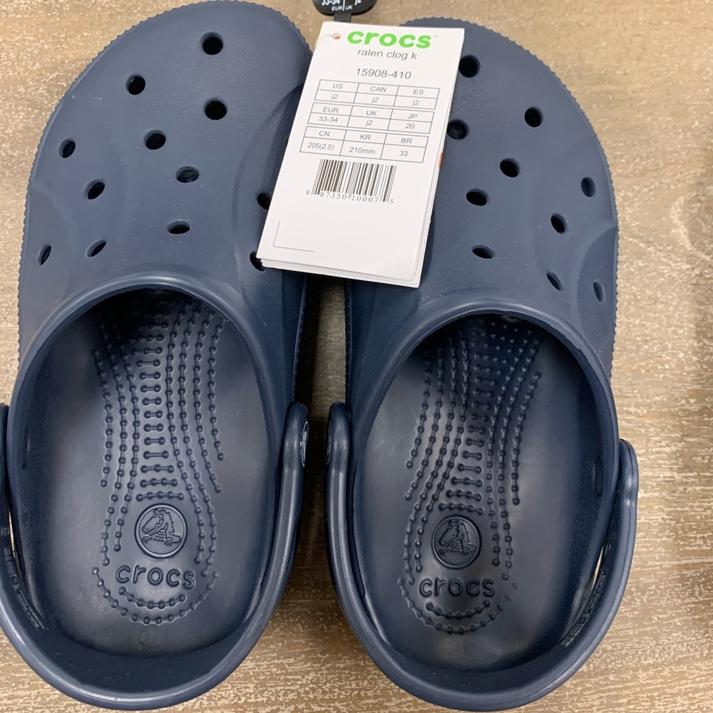Crocs ~ New size 2 Unisex